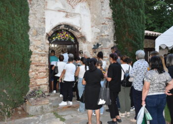 Многу народ од денеска попладне го посетува Манастирот во Вељуса – утре е Рождество на Пресвета Богородица