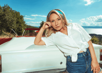 Александра Јанева со нова верзија на безвременската „Ми подаваш рака” од Даниела Панчетовиќ