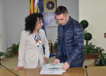 Дел од новите членови на Советот на општина Струмица ги примија уверенијата – во среда првата конститутивна седница