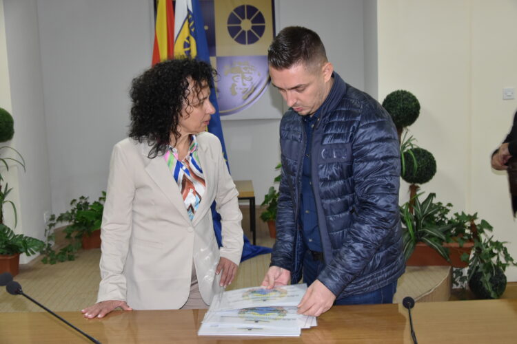 Дел од новите членови на Советот на општина Струмица ги примија уверенијата – во среда првата конститутивна седница