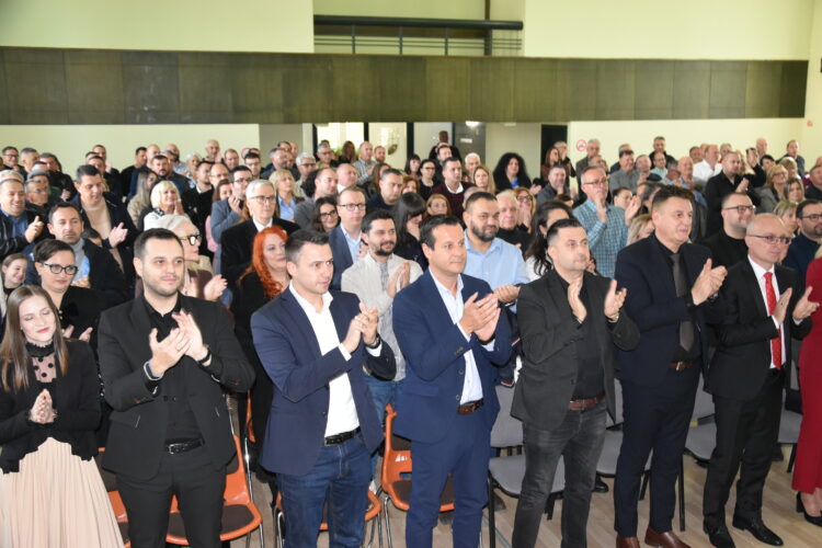 Во Струмица одбележан празникот 23 Октомври – новоизбраниот градоначалник Петар Јанков го имаше својот прв говор