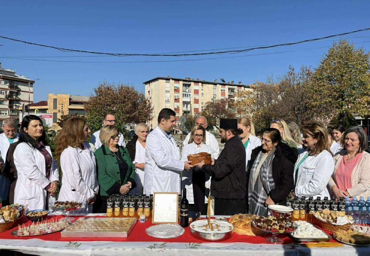 Струмичката болница го одбележа празникот на Светите Козма и Дамјан со традиционална литургија