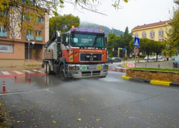 ЈПКД „Комуналец“ ја реализираше есенската викенд акција за почисти улици и апелира до граѓаните за повисока совесност