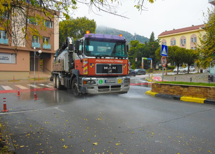 ЈПКД „Комуналец“ ја реализираше есенската викенд акција за почисти улици и апелира до граѓаните за повисока совесност