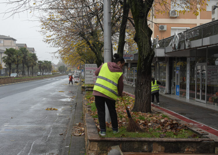 ЈПКД „Комуналец“ ја реализираше есенската викенд акција за почисти улици и апелира до граѓаните за повисока совесност