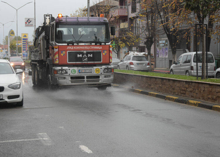 ЈПКД „Комуналец“ ја реализираше есенската викенд акција за почисти улици и апелира до граѓаните за повисока совесност
