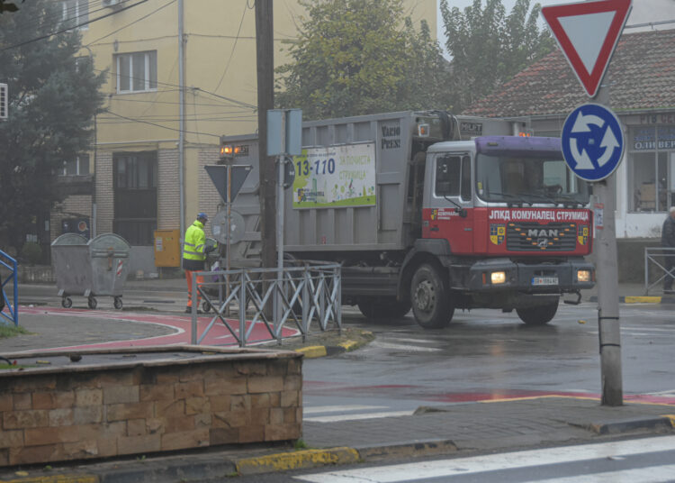 ЈПКД „Комуналец“ ја реализираше есенската викенд акција за почисти улици и апелира до граѓаните за повисока совесност