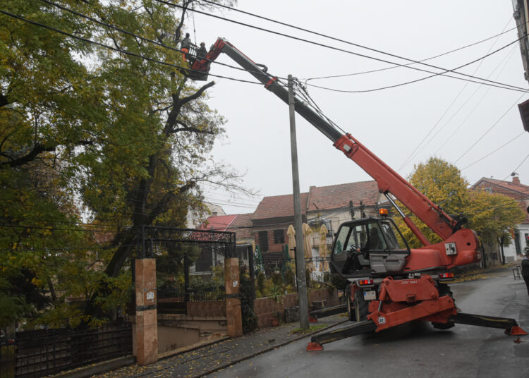 ЈПКД „Комуналец“ ја реализираше есенската викенд акција за почисти улици и апелира до граѓаните за повисока совесност