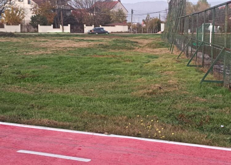 „Комуналец“ го исчисти просторот околу игралиштата кај стадионот – апел до младите за поголема еко-свесност