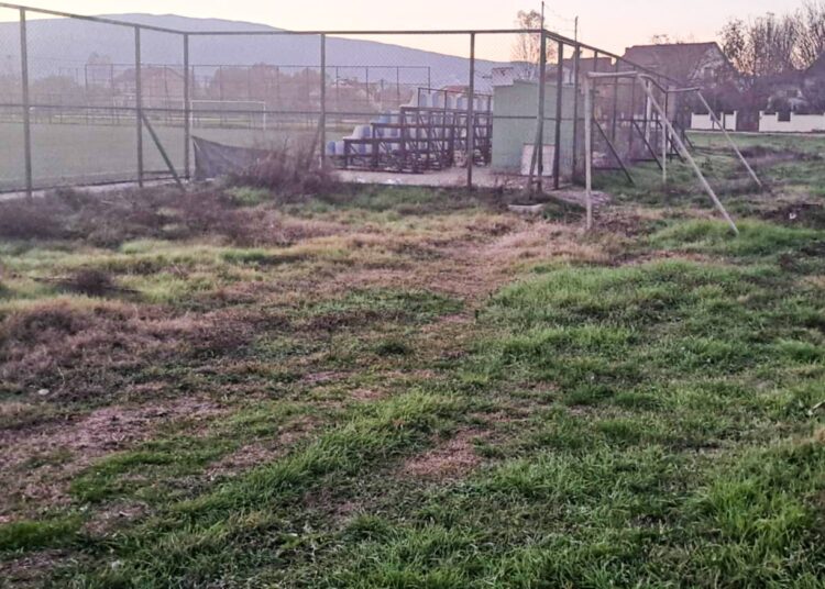 „Комуналец“ го исчисти просторот околу игралиштата кај стадионот – апел до младите за поголема еко-свесност