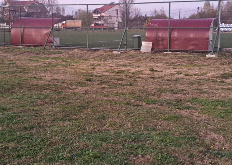 „Комуналец“ го исчисти просторот околу игралиштата кај стадионот – апел до младите за поголема еко-свесност