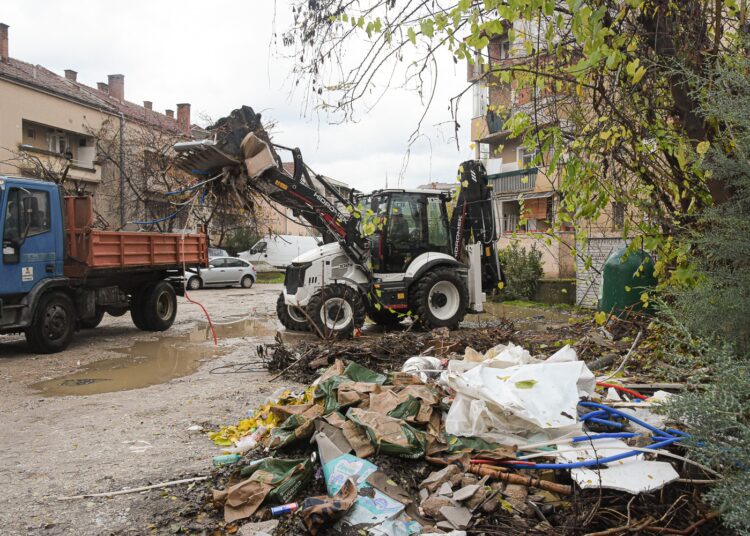 Комуналец: Исчистена дива мини депонија во центарот на Струмица