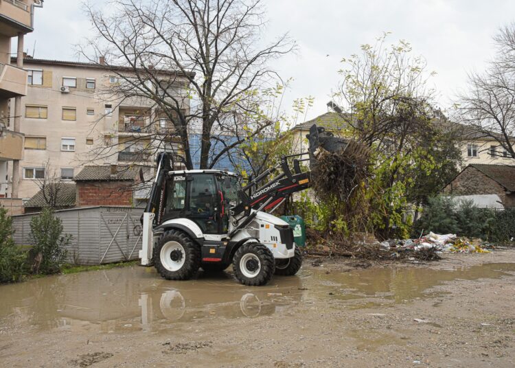 Комуналец: Исчистена дива мини депонија во центарот на Струмица