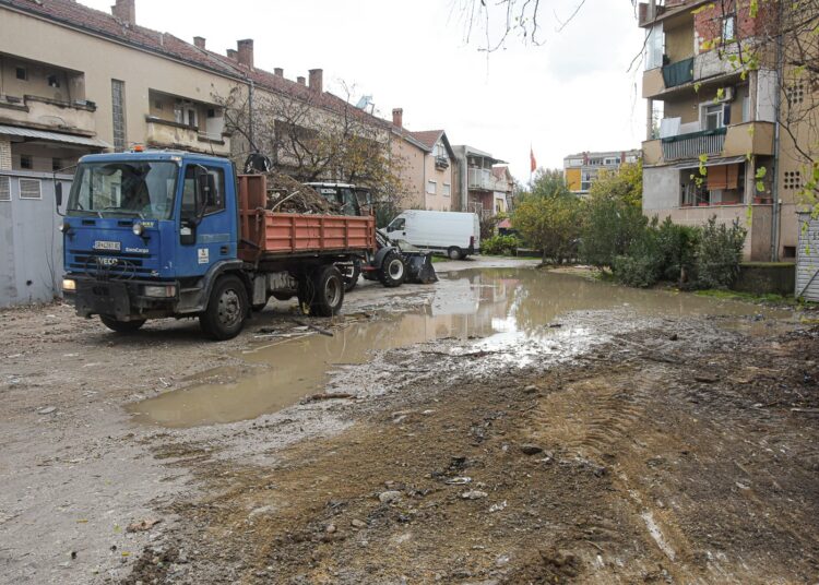 Комуналец: Исчистена дива мини депонија во центарот на Струмица