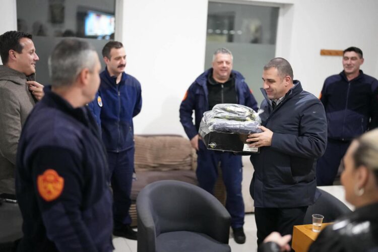 Градоначалникот Јанков и претседателот Маџунков ги посетија дежурните служби што се грижат за Струмица и за празниците