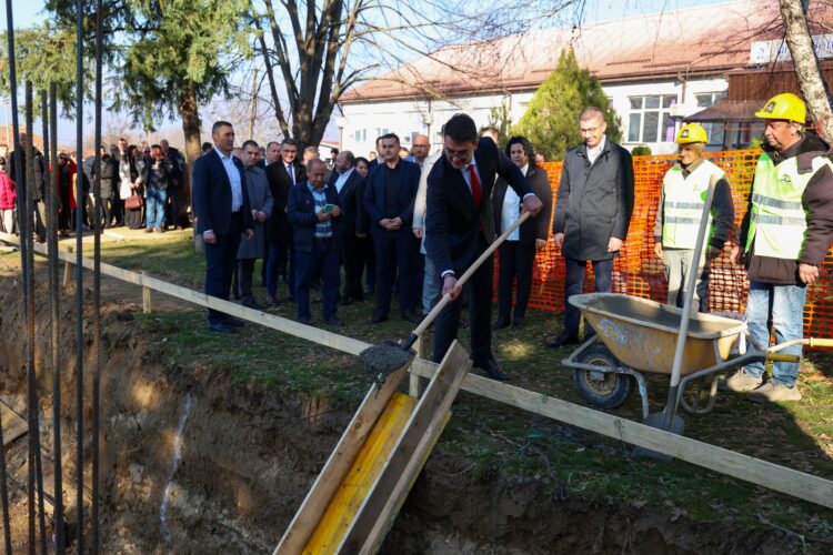 Во Колешино поставен камен-темелник на нова училишна спортска сала со средства преку унгарскиот кредит