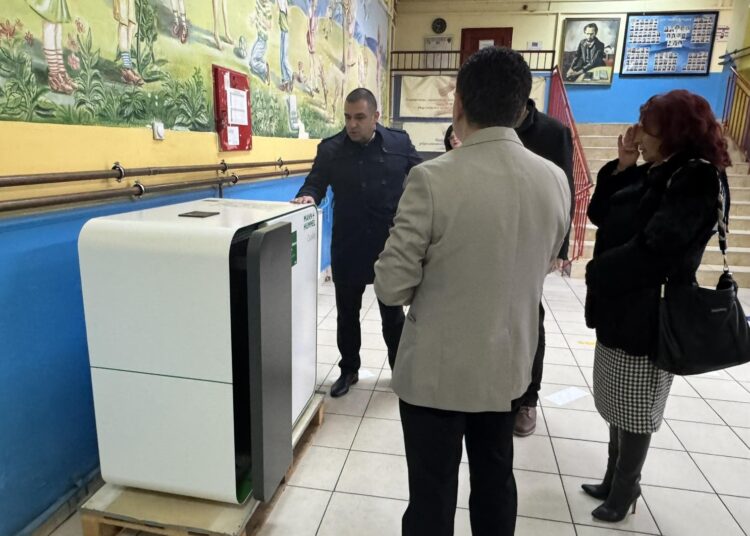 Општина Струмица постави професионални прочистувачи на воздух во училиштата и градинките