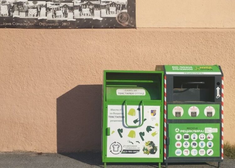 Во Струмица поставени специјализирани контејнери за текстилен отпад – донација од „Еко-Текс Груп“ Скопје