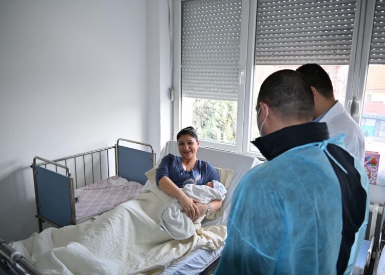 Градоначалникот Петар Јанков ги посети мајката и првиот жител на општина Струмица во Новата 2026-та