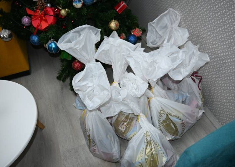 Пакетчиња, насмевки и мотивација: ФК „Беласица“ во посета на Клубот „Деца на Сонцето“