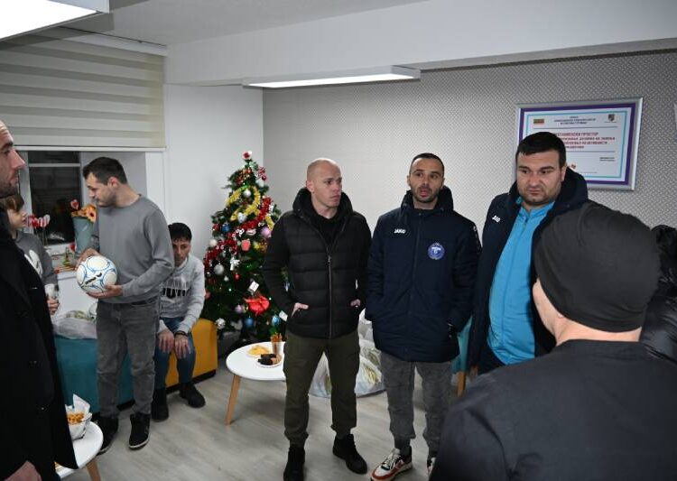 Пакетчиња, насмевки и мотивација: ФК „Беласица“ во посета на Клубот „Деца на Сонцето“