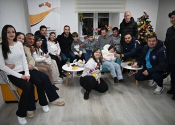 Пакетчиња, насмевки и мотивација: ФК „Беласица“ во посета на Клубот „Деца на Сонцето“