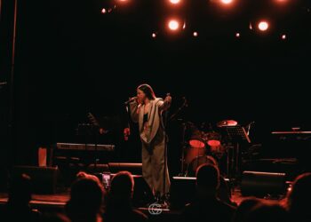 Струмичанката Тина Русева во топ 16 на The Voice of Europe – вечерва почнува онлајн гласањето