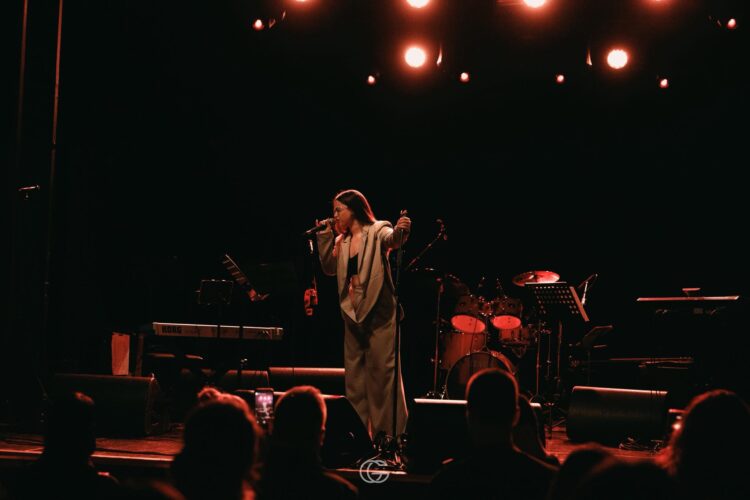 Струмичанката Тина Русева во топ 16 на The Voice of Europe – вечерва почнува онлајн гласањето