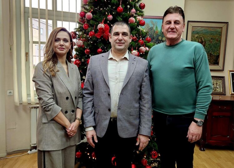 Пратениците Ели Панова и Жан Дрвошанов на средба со градоначалникот на Струмица, Петар Јанков