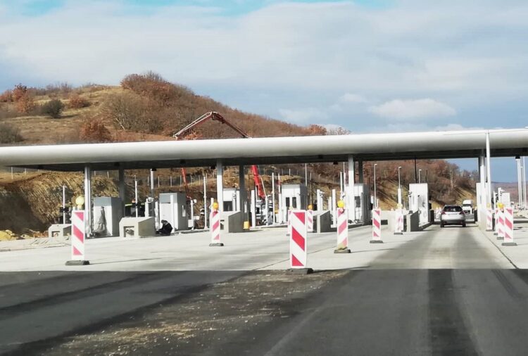 УДРИЛ ПОЛИЦАЕЦ И ИЗБЕГАЛ: 68-годишник од Струмица приведен на наплатна станица Преод