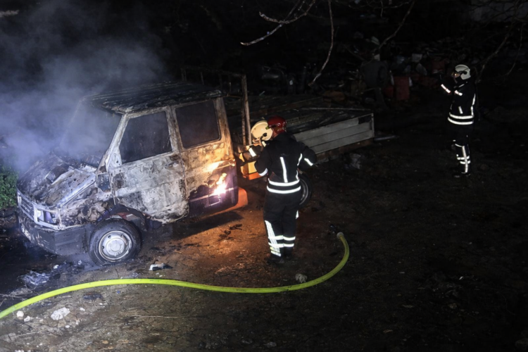 Две интервенции на струмичките пожарникари во ноќните часови